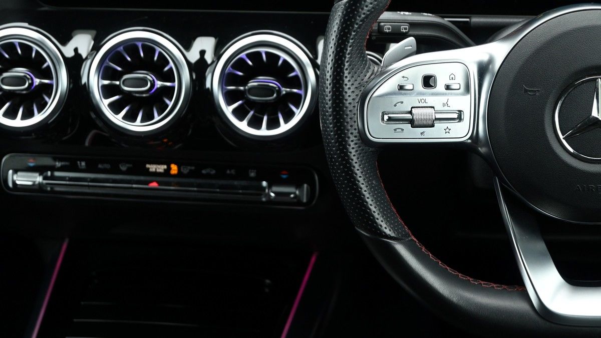 Mercedes-Benz EQA Image 15