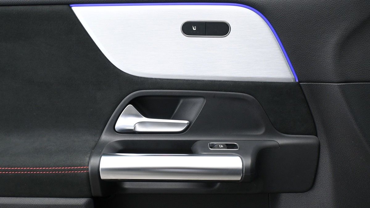Mercedes-Benz EQA Image 13