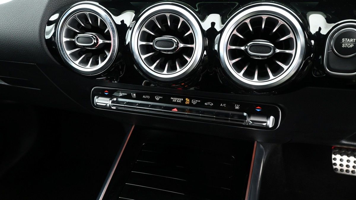 Mercedes-Benz EQA Image 12