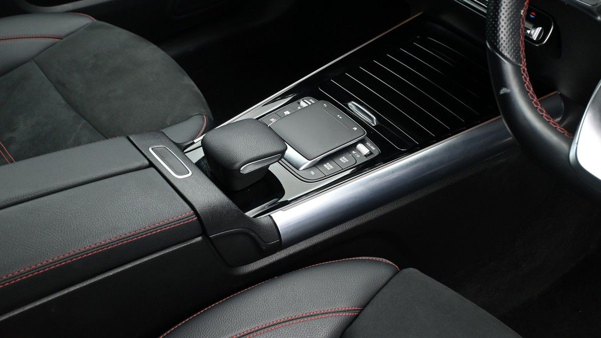 Mercedes-Benz EQA Image 2