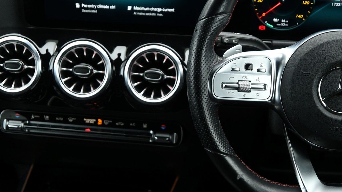 Mercedes-Benz EQA Image 15