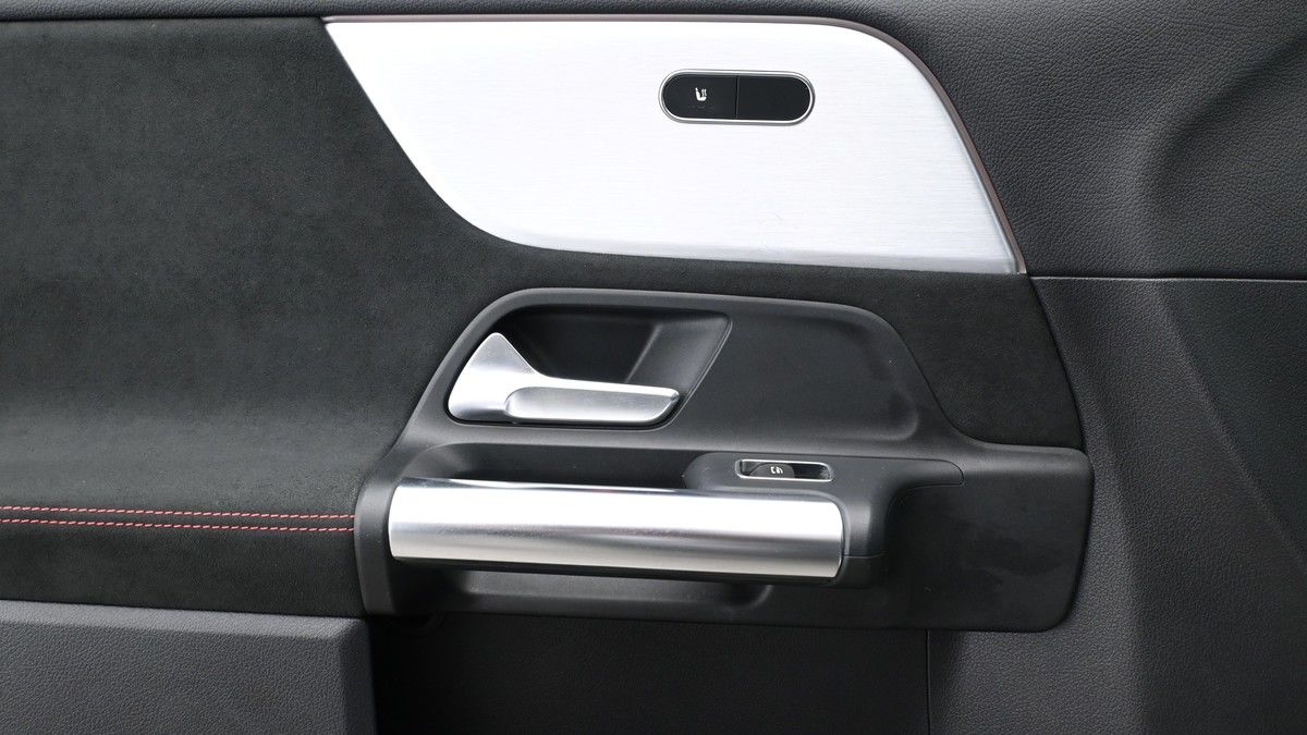 Mercedes-Benz EQA Image 13