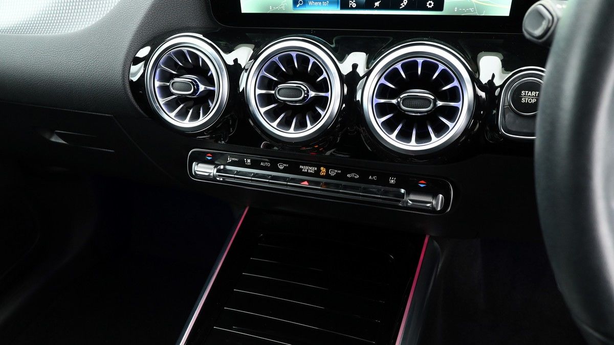Mercedes-Benz EQA Image 12