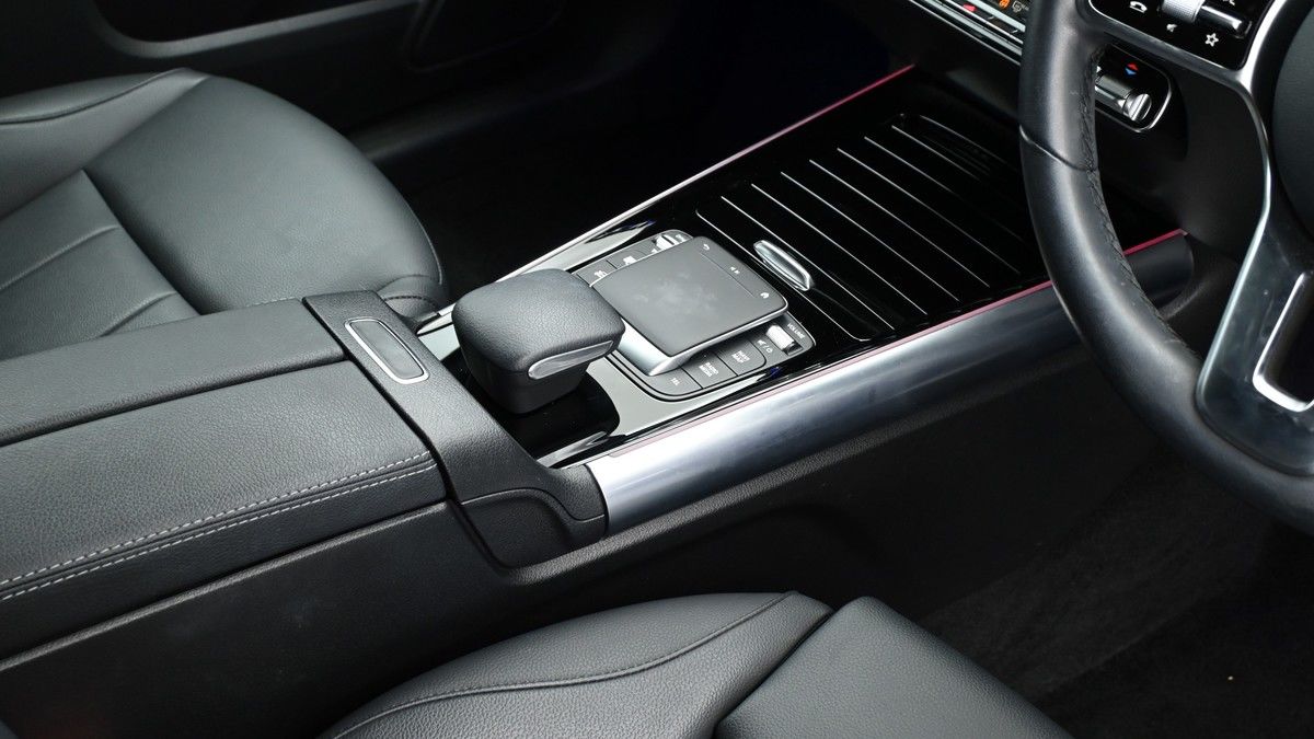 Mercedes-Benz EQA Image 2