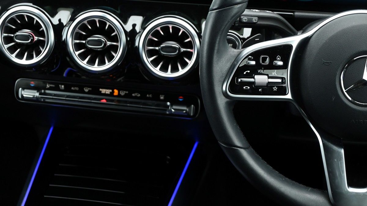 Mercedes-Benz EQA Image 15