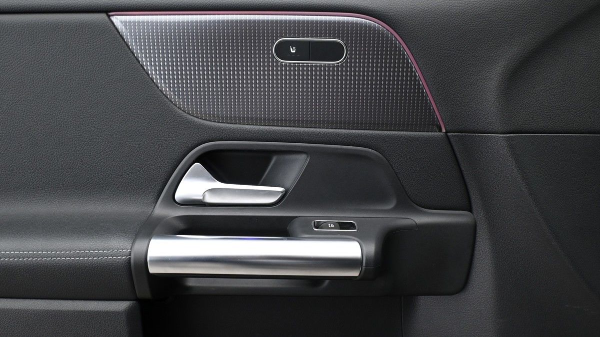 Mercedes-Benz EQA Image 13