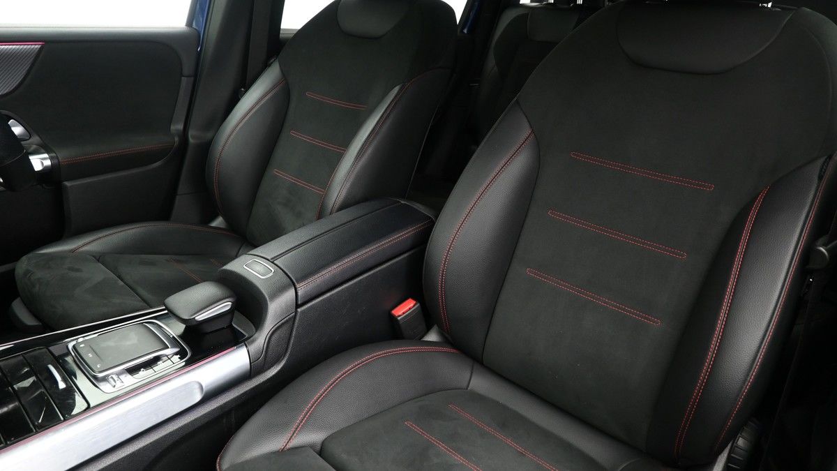 Mercedes-Benz GLB Image 4