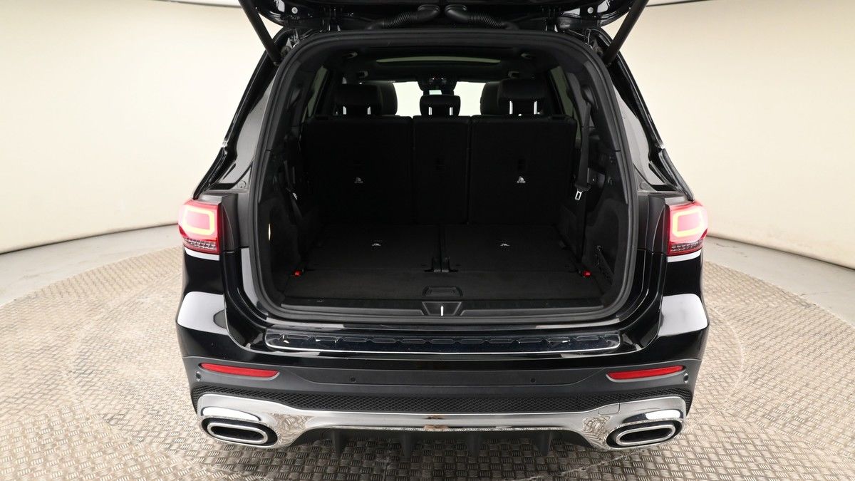 Mercedes-Benz GLB Image 10