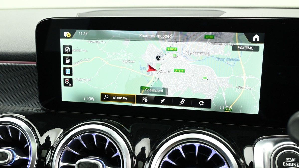 Mercedes-Benz GLB Image 11