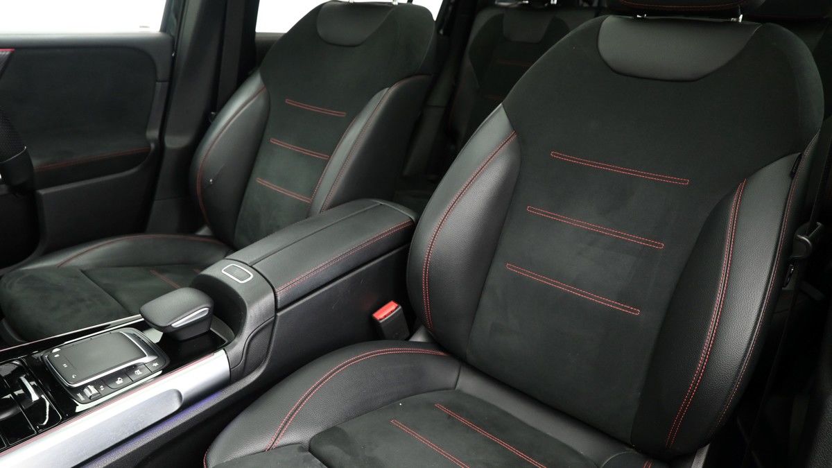 Mercedes-Benz GLB Image 4