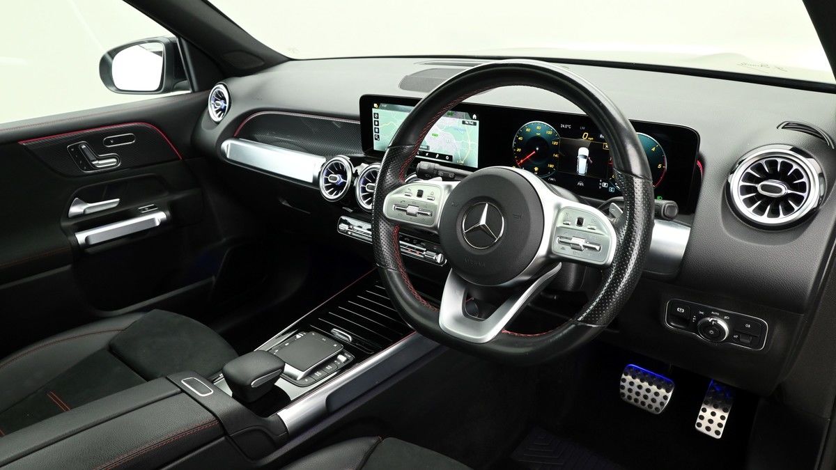 Mercedes-Benz GLB Image 3