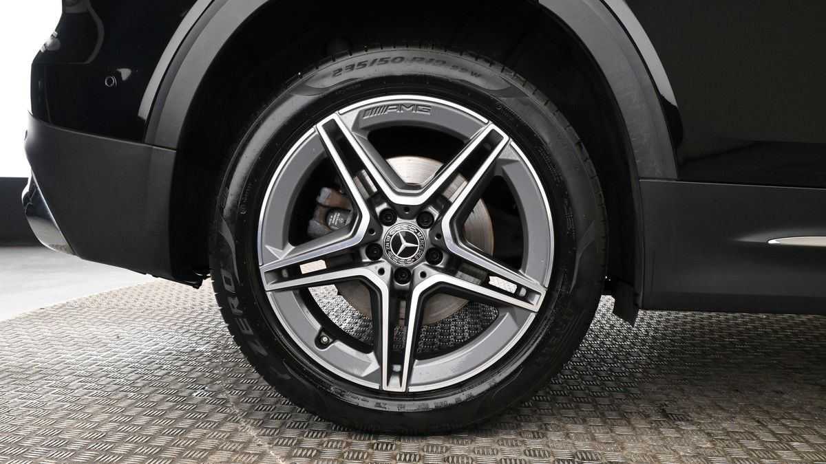 Mercedes-Benz GLB Image 9