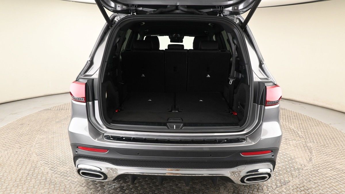 Mercedes-Benz GLB Image 10