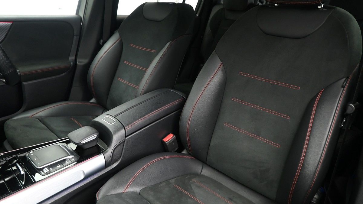 Mercedes-Benz GLB Image 4