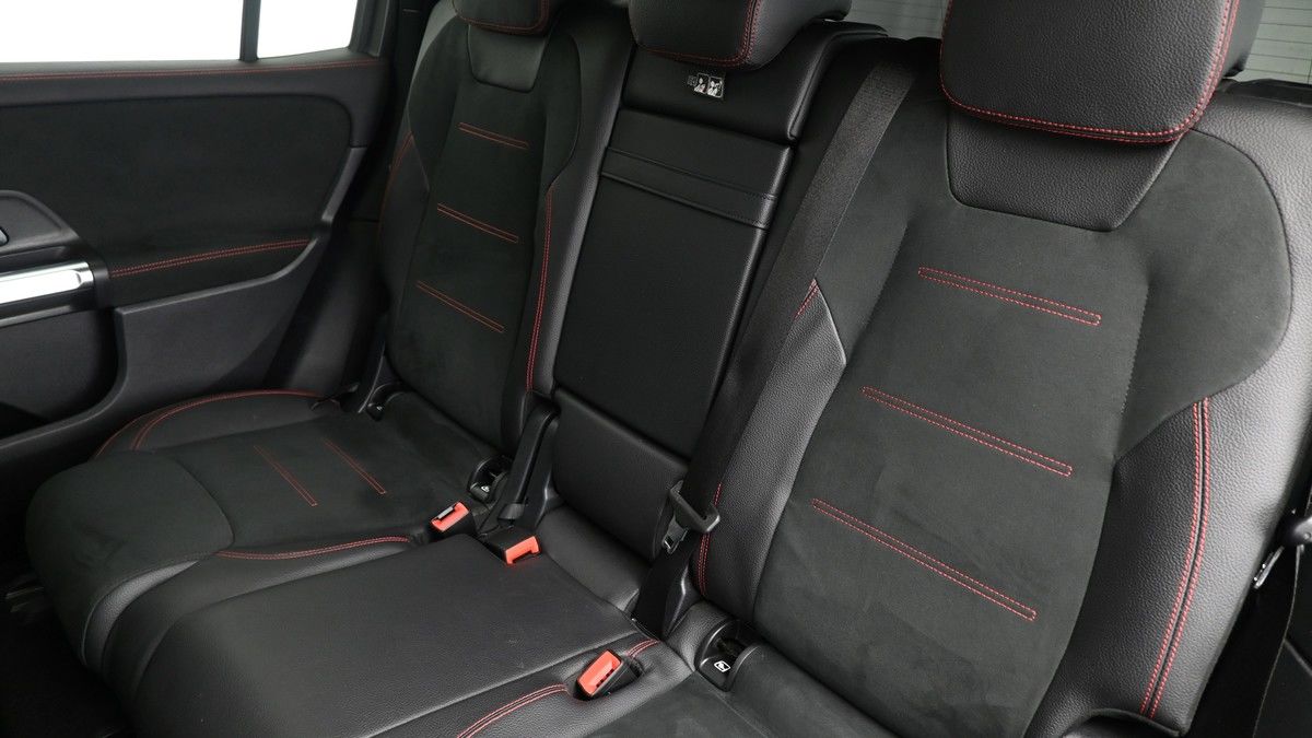 Mercedes-Benz GLB Image 5