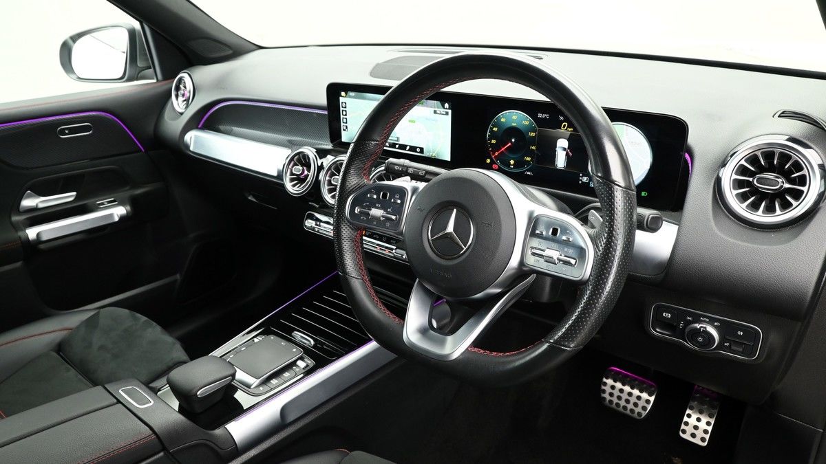 Mercedes-Benz GLB Image 3