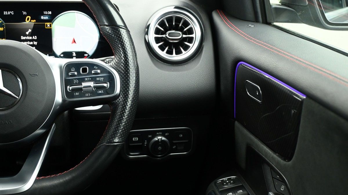 Mercedes-Benz GLB Image 16