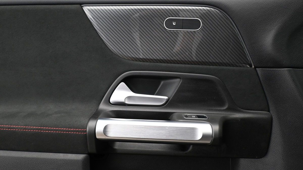 Mercedes-Benz GLB Image 13