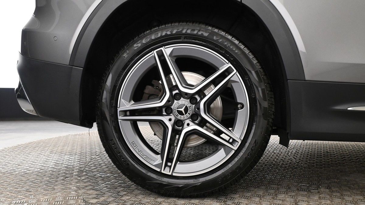 Mercedes-Benz GLB Image 9
