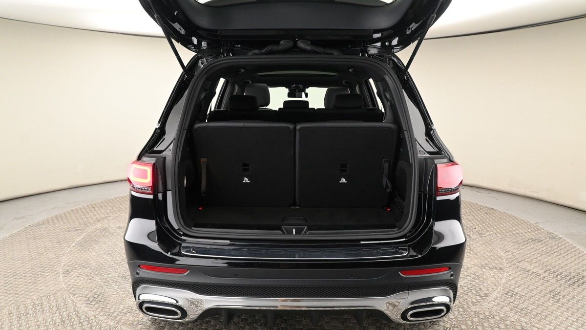 Mercedes-Benz GLB Image 10