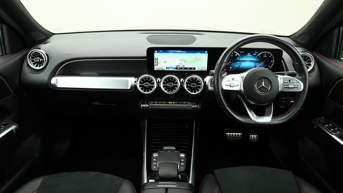Mercedes-Benz GLB Image 14