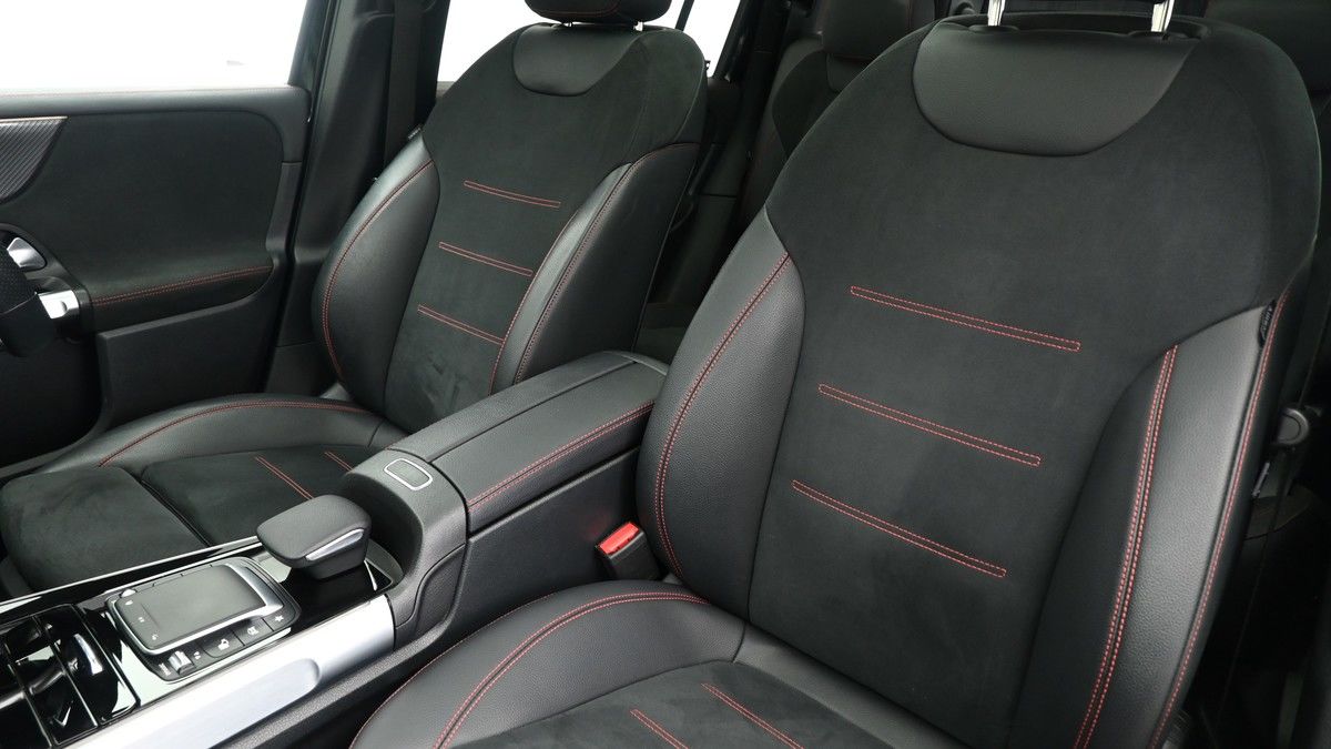 Mercedes-Benz GLB Image 4