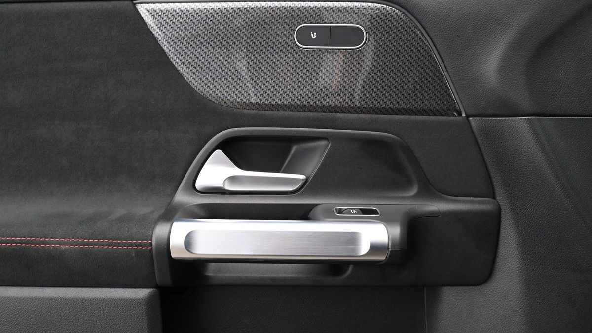 Mercedes-Benz GLB Image 13