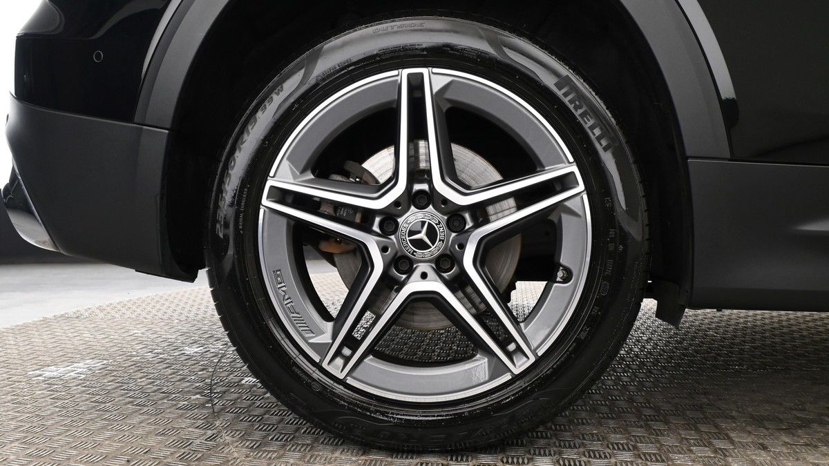 Mercedes-Benz GLB Image 9
