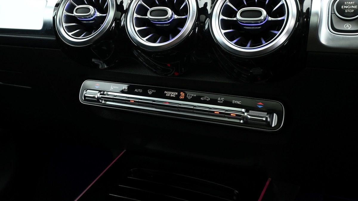 Mercedes-Benz GLB Image 12