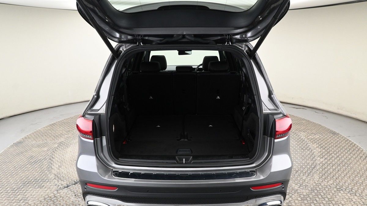 Mercedes-Benz GLB Image 10