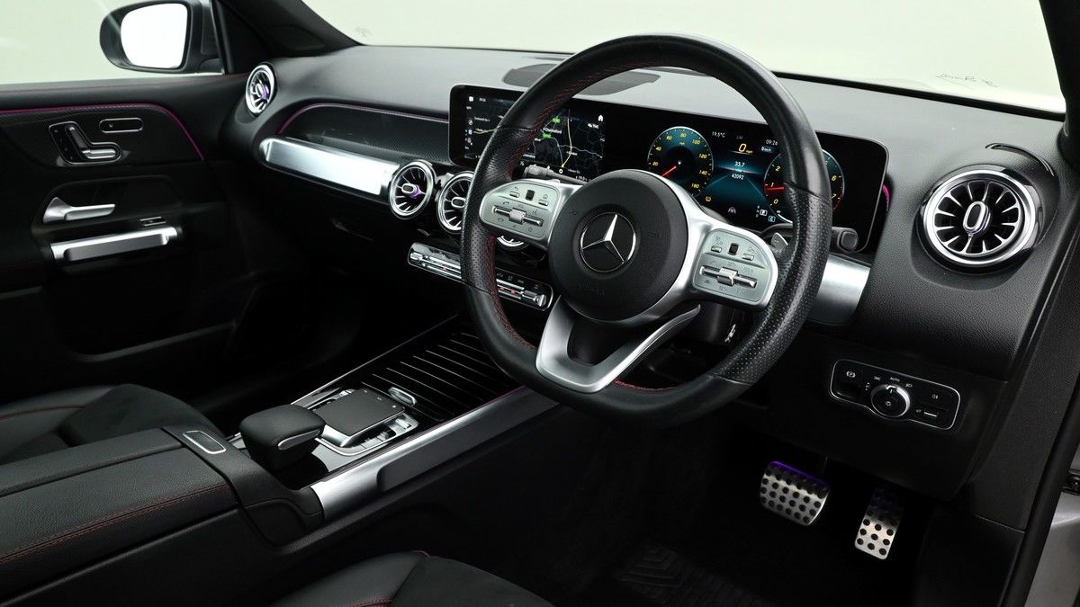 Mercedes-Benz GLB Image 14