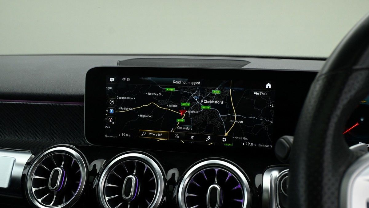 Mercedes-Benz GLB Image 11