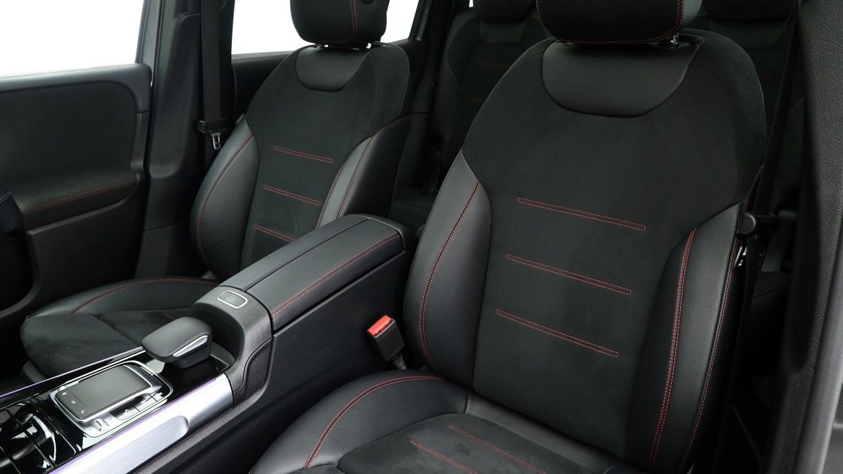 Mercedes-Benz GLB Image 4