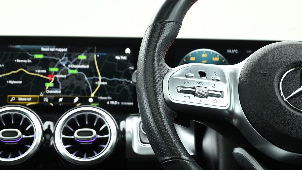 Mercedes-Benz GLB Image 15