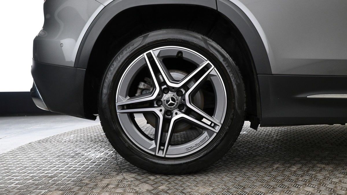Mercedes-Benz GLB Image 9