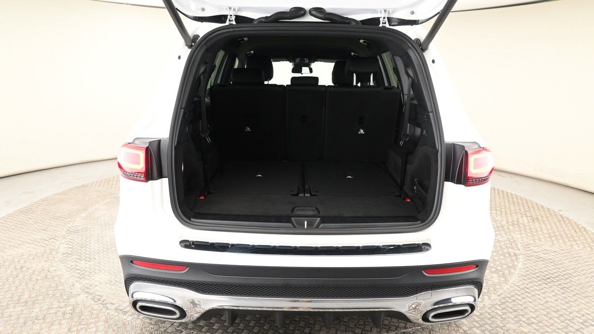 Mercedes-Benz GLB Image 10