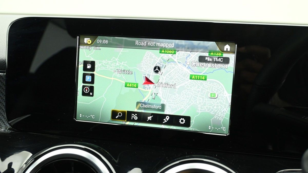 Mercedes-Benz GLB Image 11