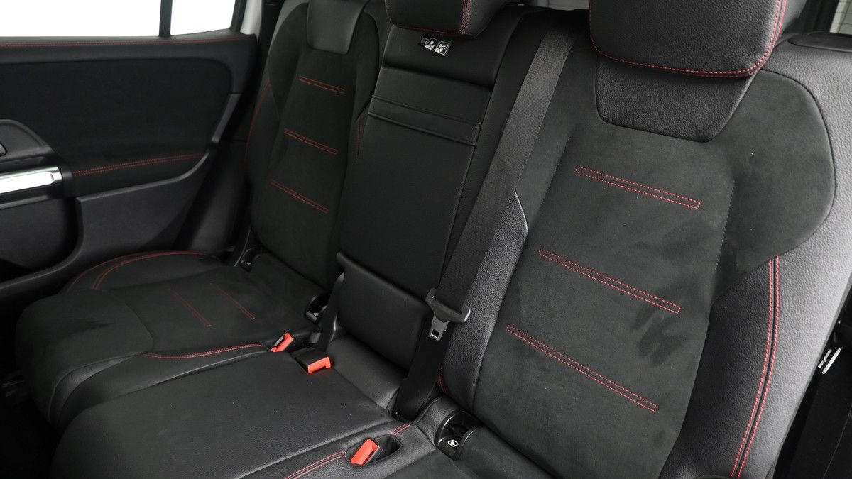 Mercedes-Benz GLB Image 5