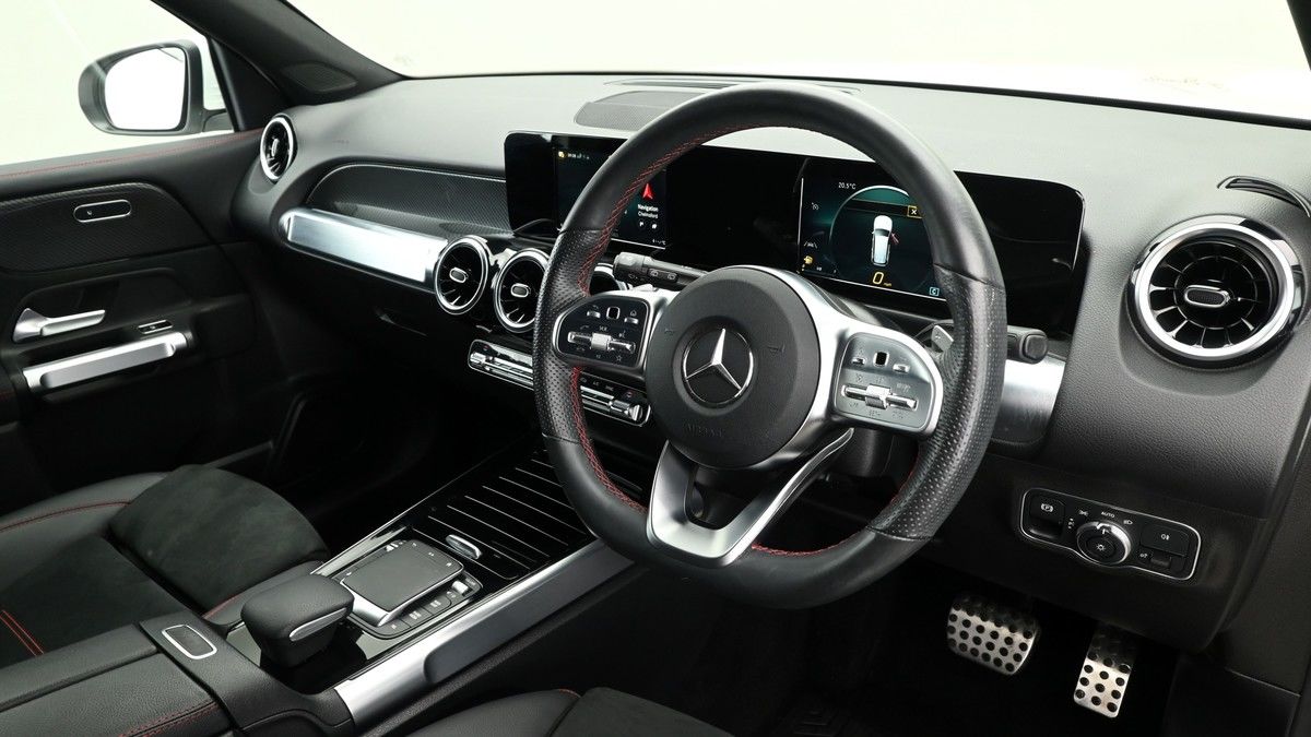 Mercedes-Benz GLB Image 3