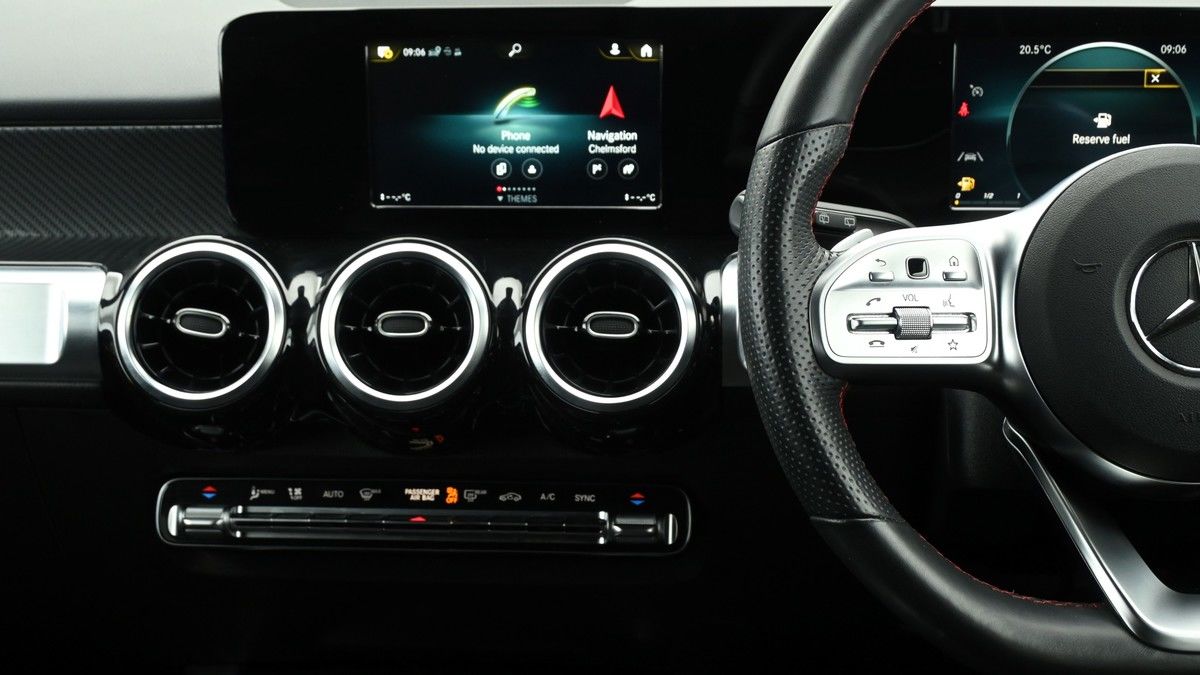 Mercedes-Benz GLB Image 15