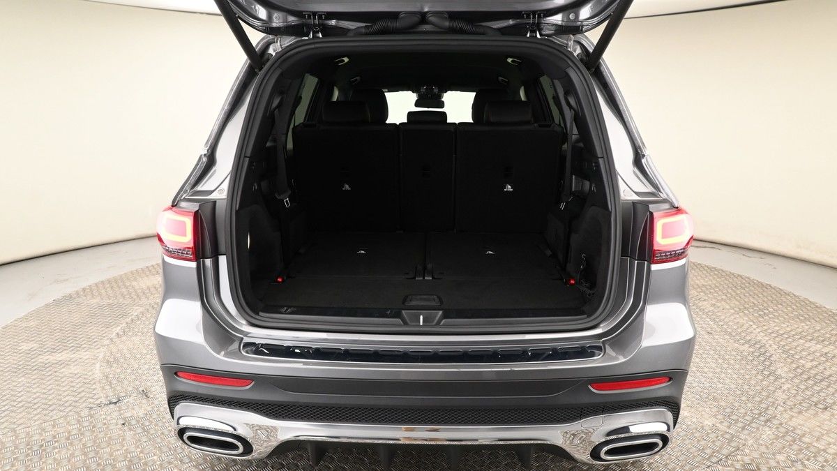 Mercedes-Benz GLB Image 10