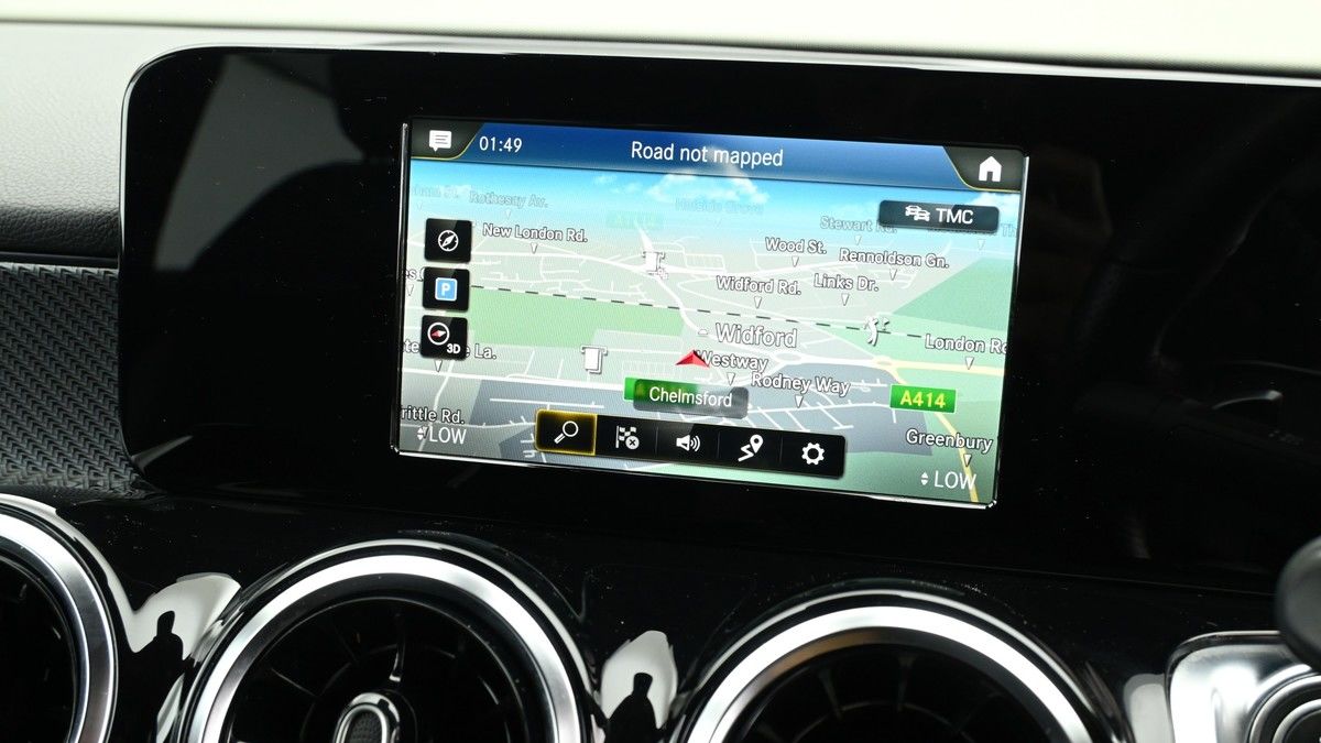 Mercedes-Benz GLB Image 11