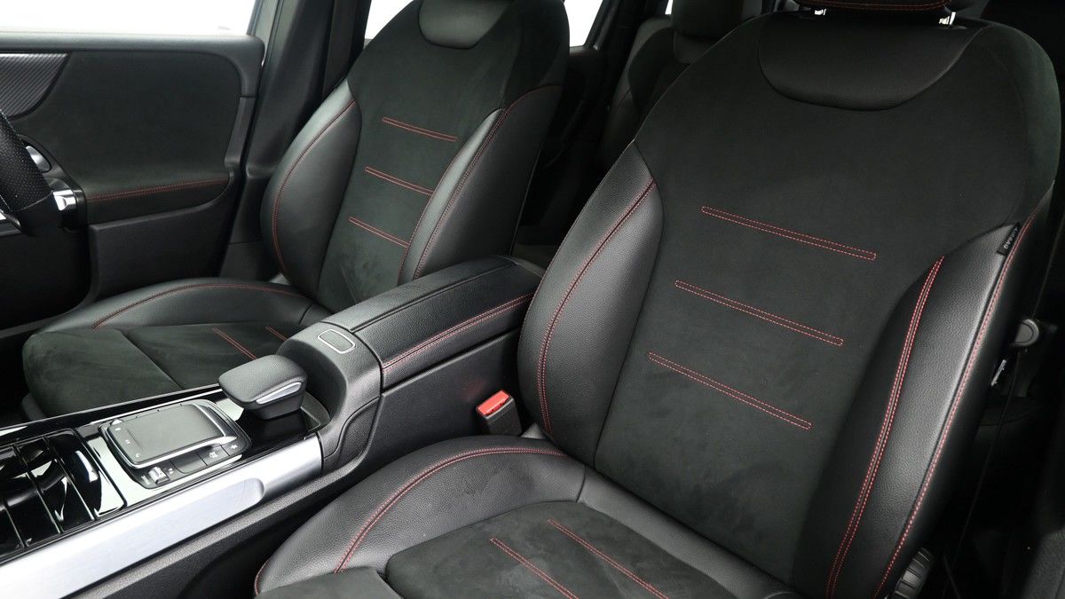 Mercedes-Benz GLB Image 4