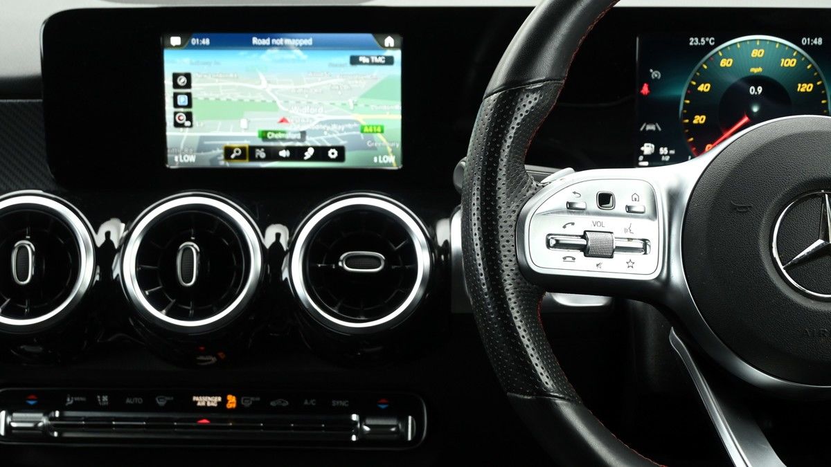 Mercedes-Benz GLB Image 15