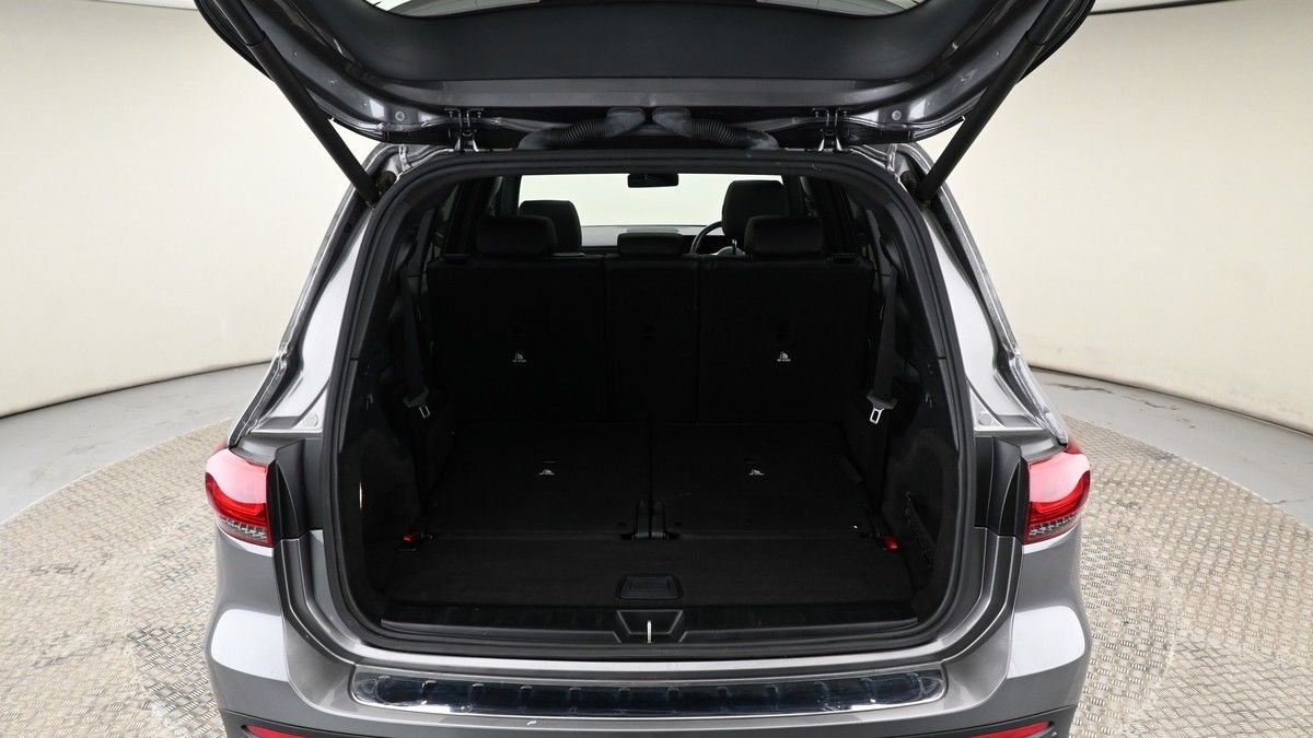 Mercedes-Benz GLB Image 10