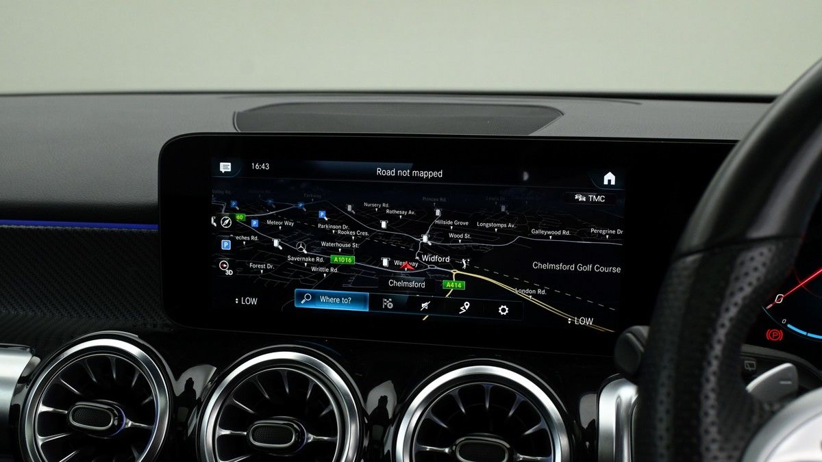Mercedes-Benz GLB Image 11