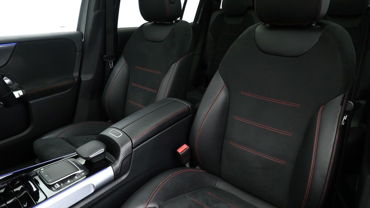 Mercedes-Benz GLB Image 4