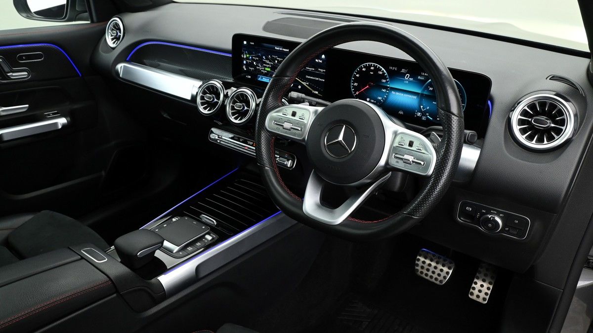 Mercedes-Benz GLB Image 3