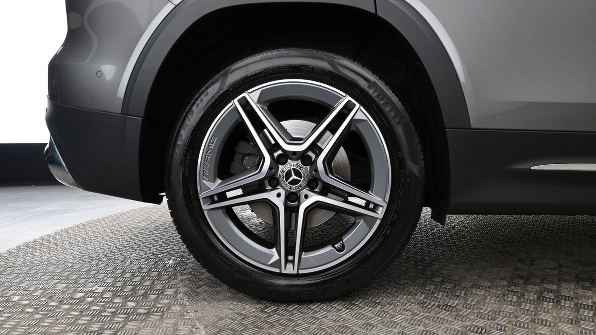 Mercedes-Benz GLB Image 9
