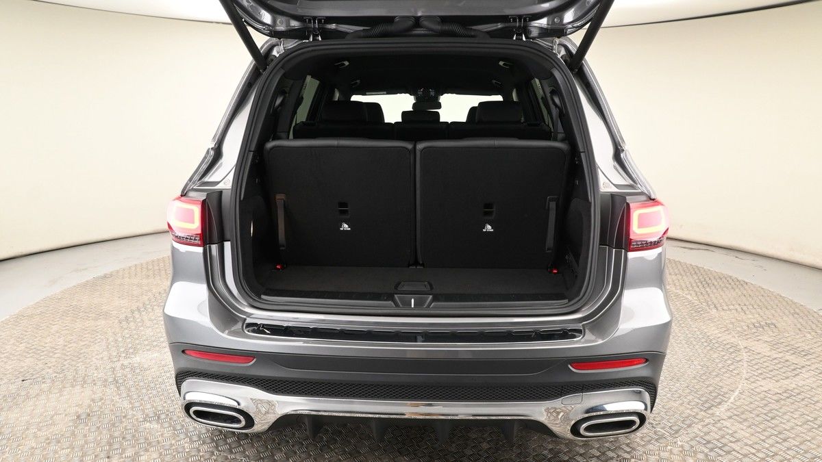 Mercedes-Benz GLB Image 10